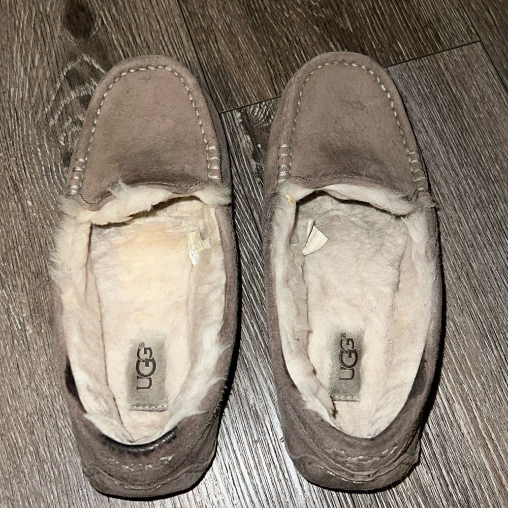 Beautiful comfortable UGGS - Picture 2 of 3